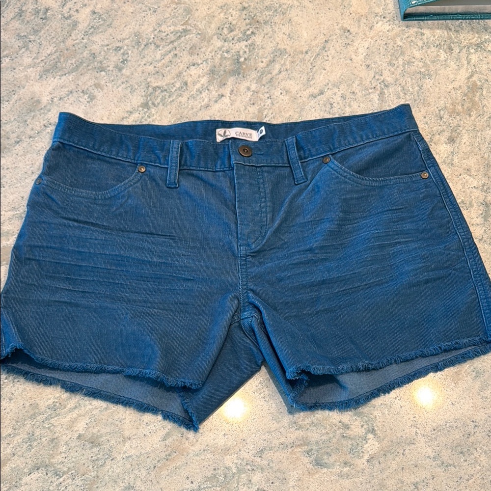 Carve designs Oahu 4” short size 10